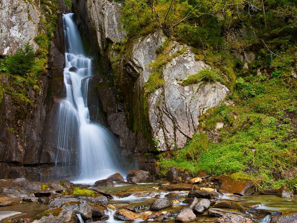 145-wasserfall-pfitschtal-foto-klaus-peterlin-www-allesfoto-com